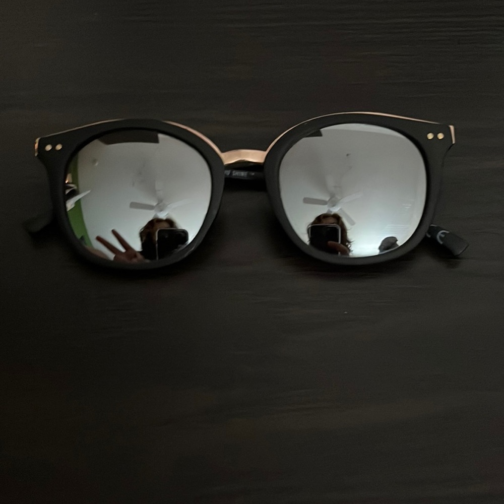 Aerie sunnies